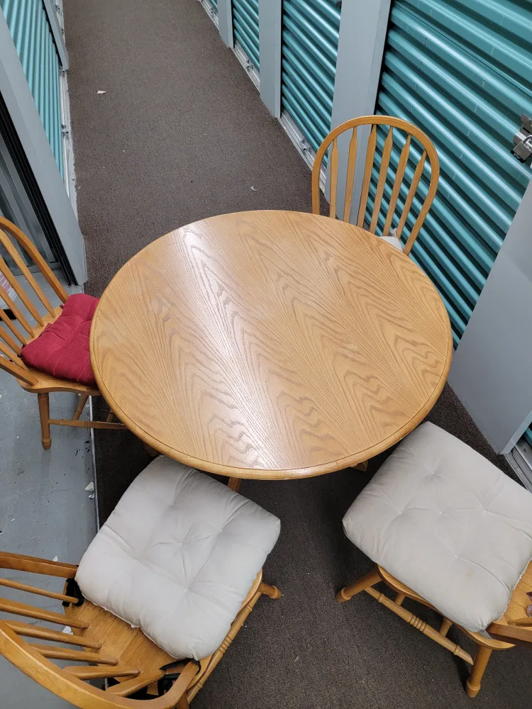 Round Oak Dining Table Set with Four Chairs image indicator(3)