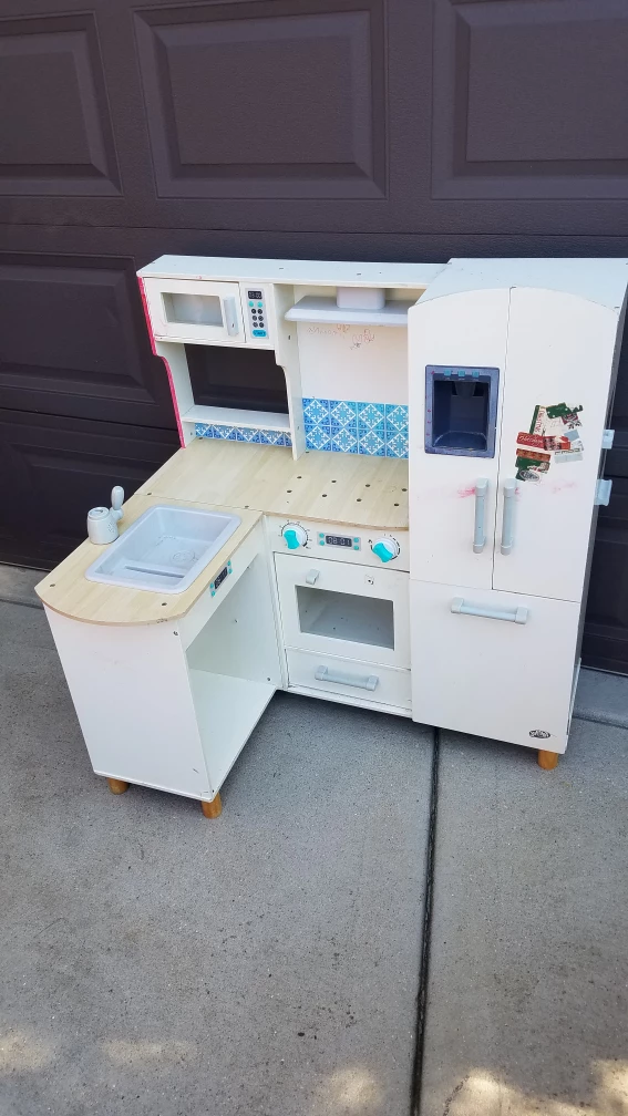 KidKraft White Wooden Play Kitchen