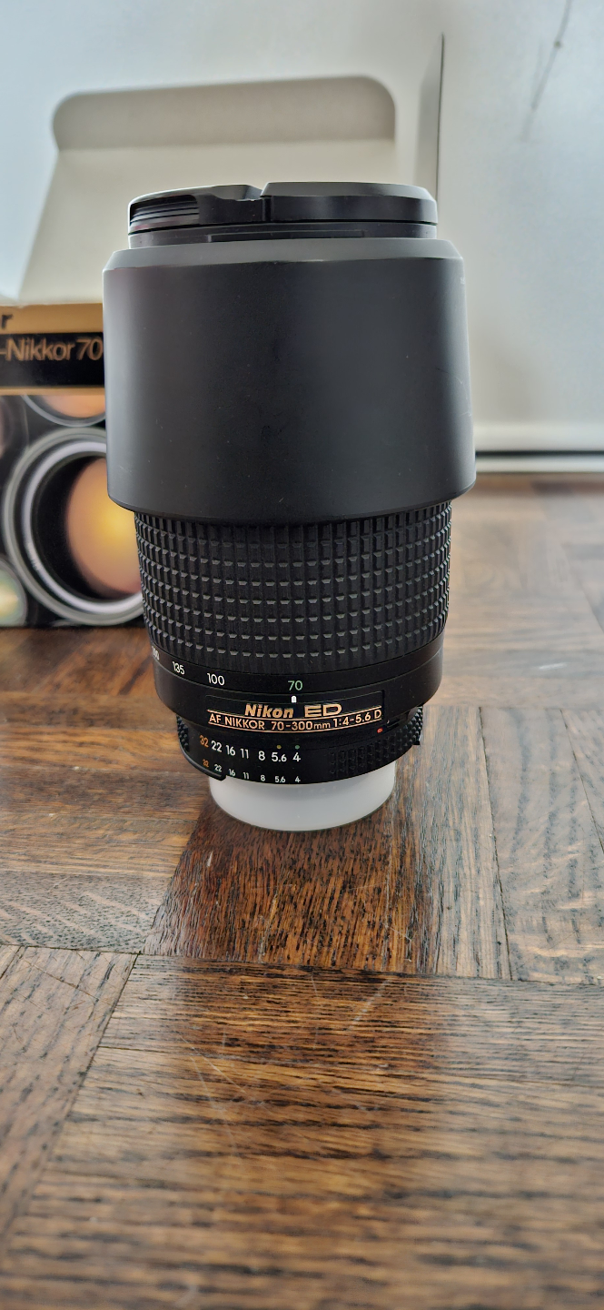 Nikon AF Nikkor 70-300mm f/4-5.6 ED Zoom Lens - photo 4