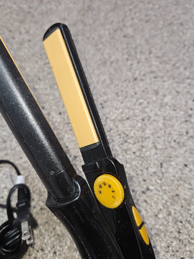 New! 1 Curling Iron & 1 Conair Mini Flat Iron image indicator(3)