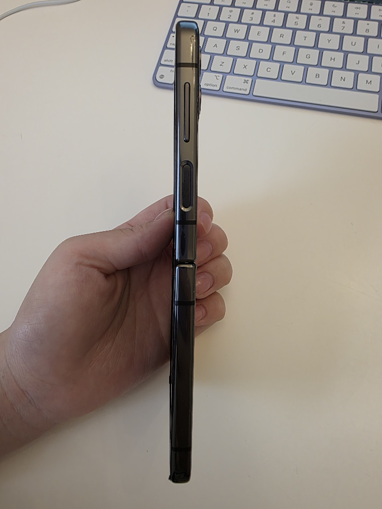 Samsung Galaxy Z Flip4 – Black, 512GB - photo 2