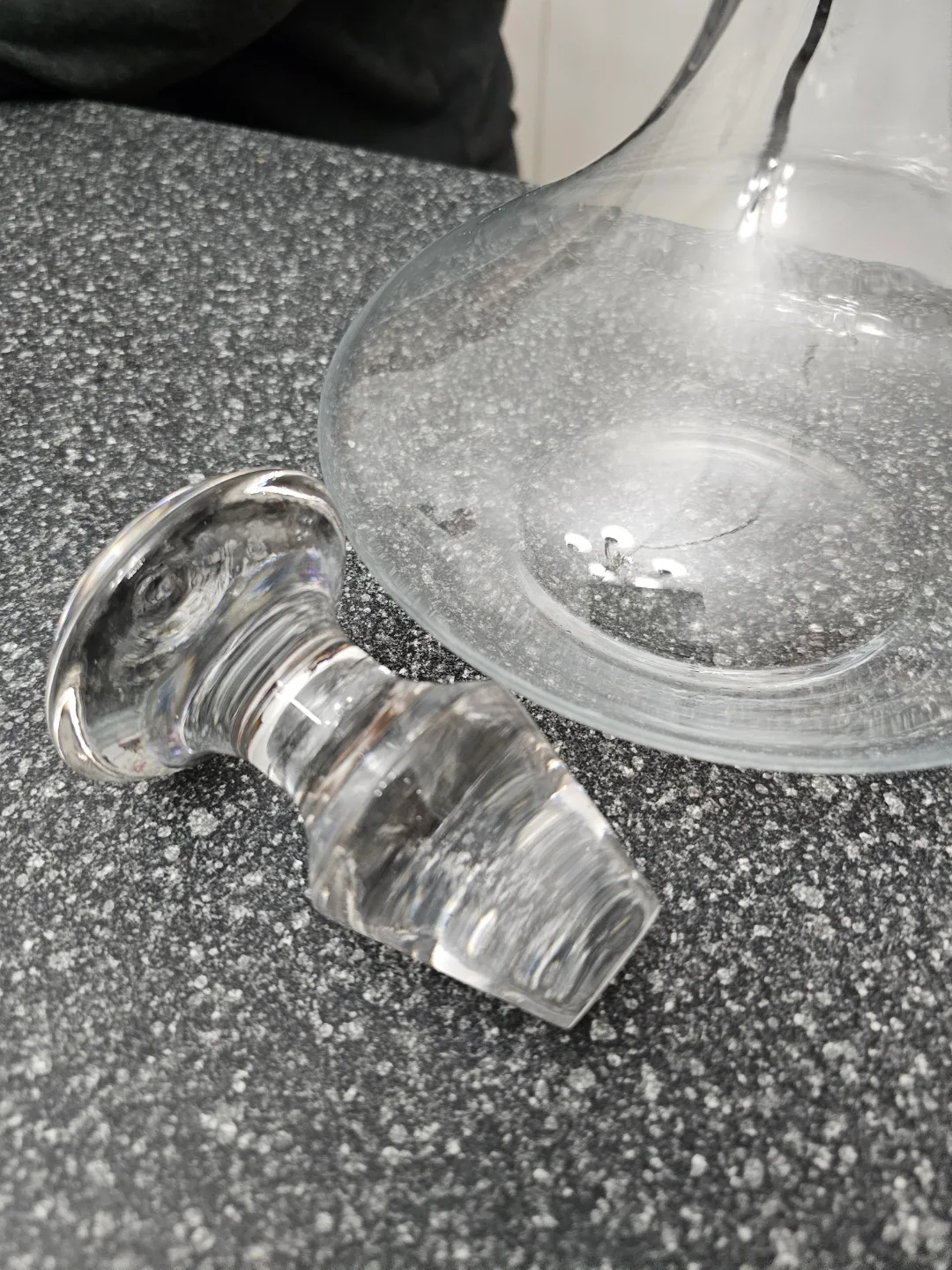 Crystal Decanter with Stopper image indicator(2)