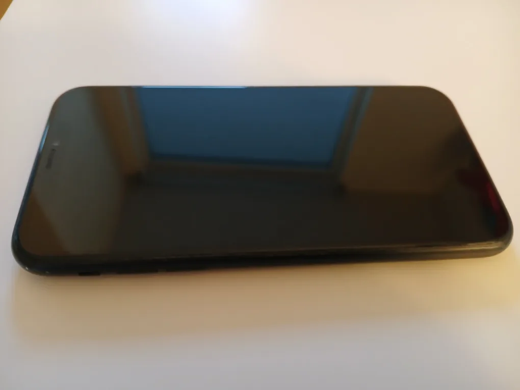 iPhone XR 64Gb great condition image indicator(3)