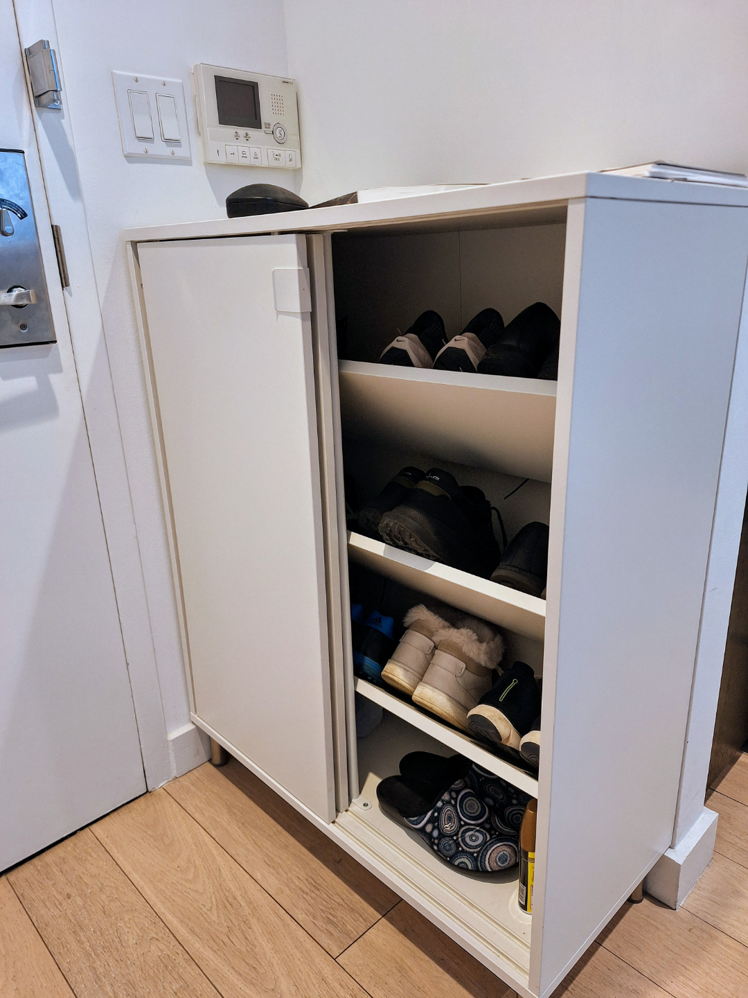 White Sliding Door Shoe Cabinet - photo 3
