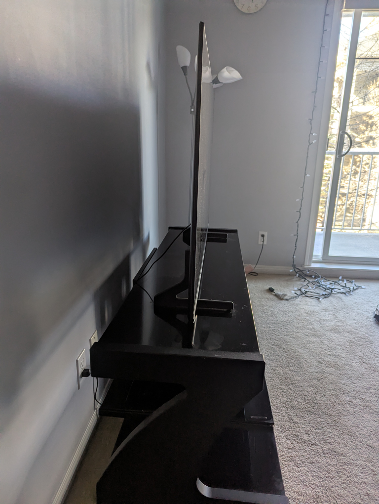 Samsung 60" QLED 4K Smart TV Q60B with Glass Stand - photo 4