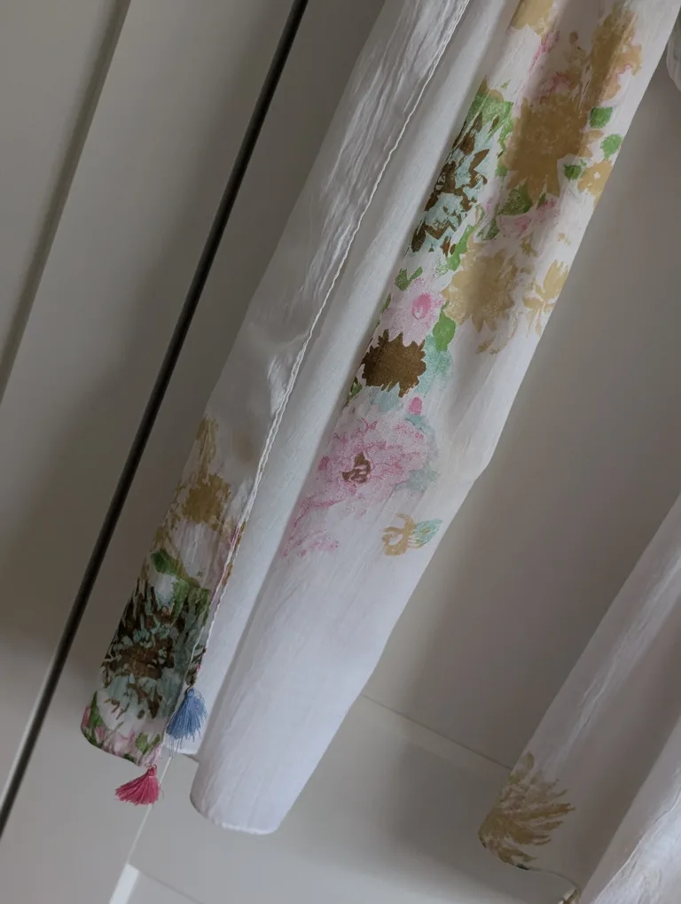 BN Floral Print Scarf with Tassels, 100% cotton image indicator(3)