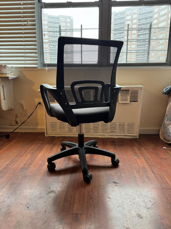 Black Mesh Office Chair