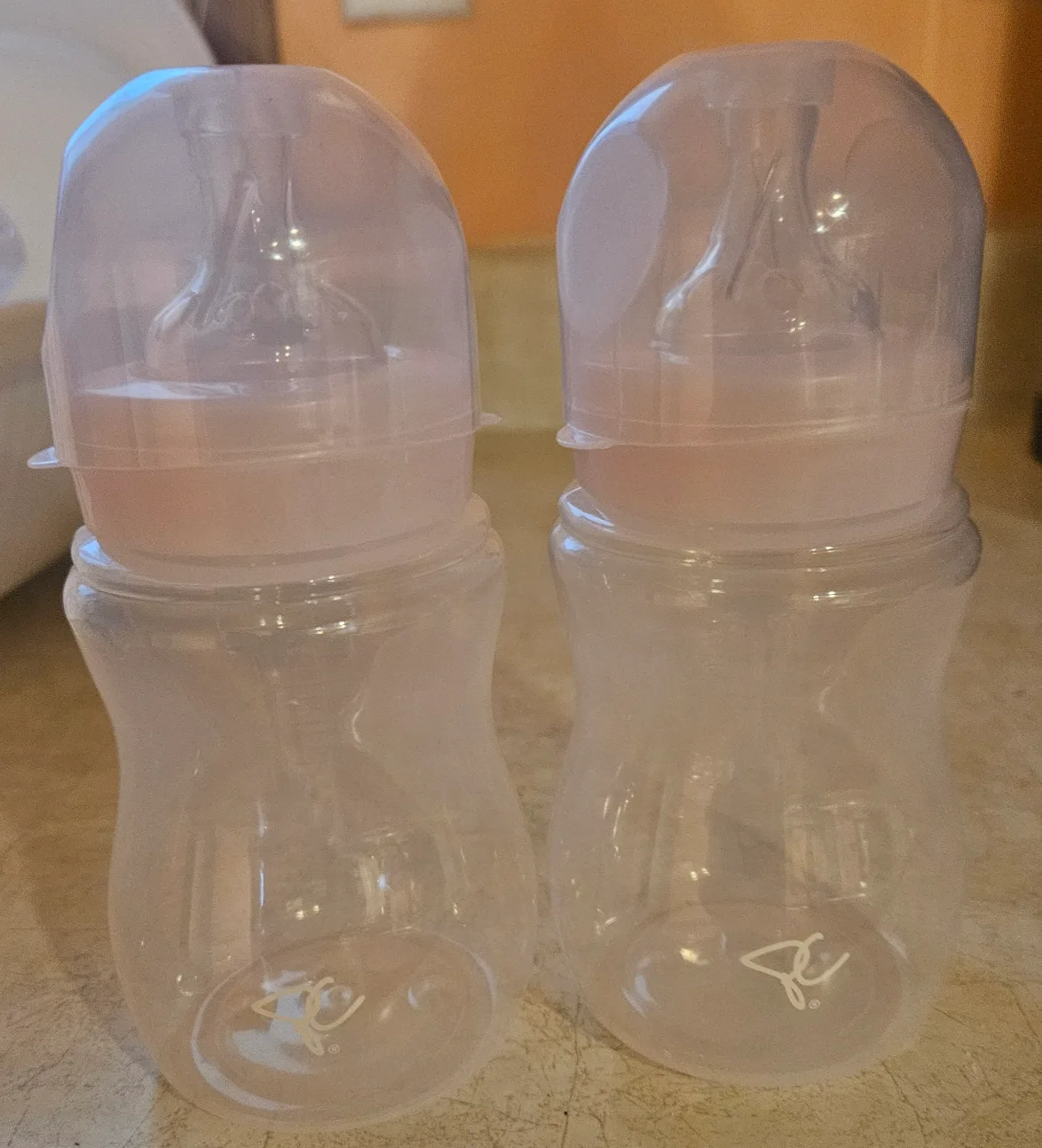 Breast Pump+Bottle Warmer + 5 Like New Bottles image indicator(6)