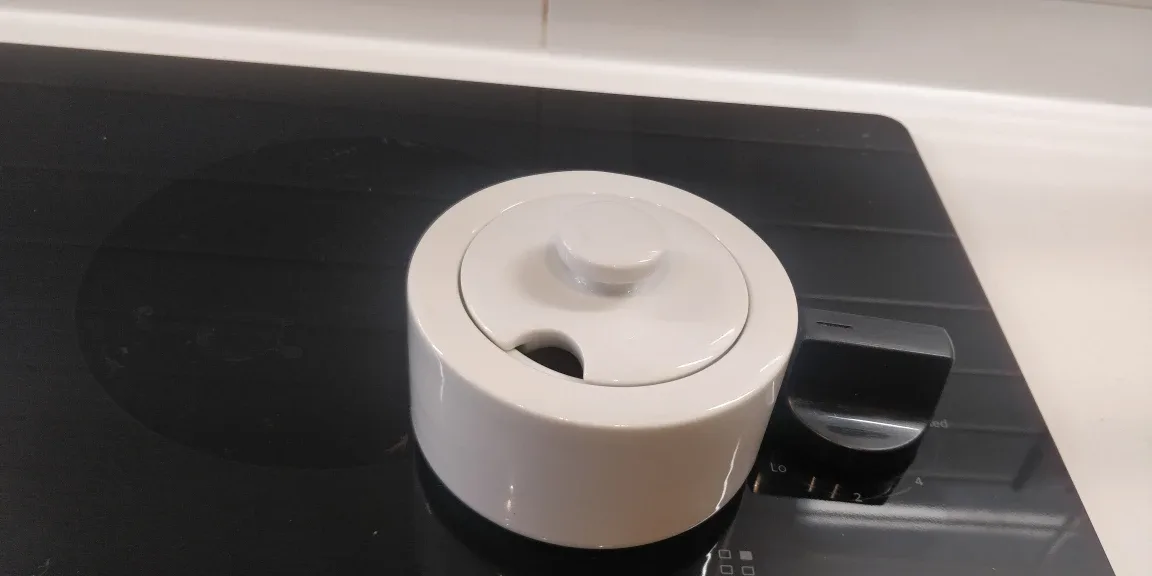 Kitchen Bundle: Pan, cutlery, coconut bowls, garlic roaster image indicator(4)