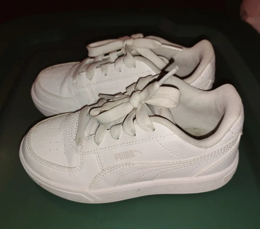 Puma Toddler Kids White Sneakers Like New/EUC Sizes 12C & 1C image indicator(2)
