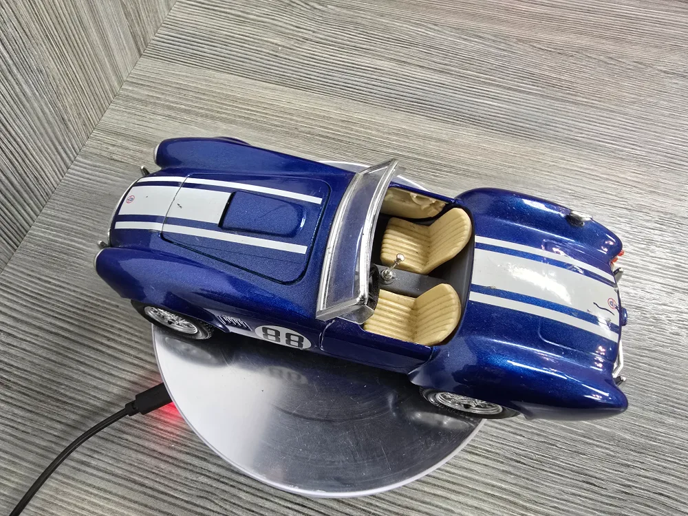 Collectible Shelby Cobra 427 diecast model car image indicator(4)