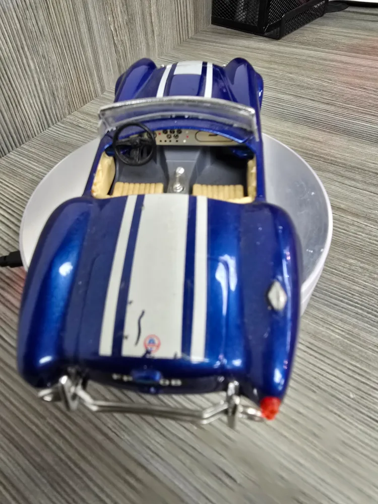 Collectible Shelby Cobra 427 diecast model car image indicator(5)