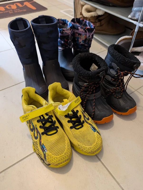 Assorted Boots - moving sale image indicator(6)