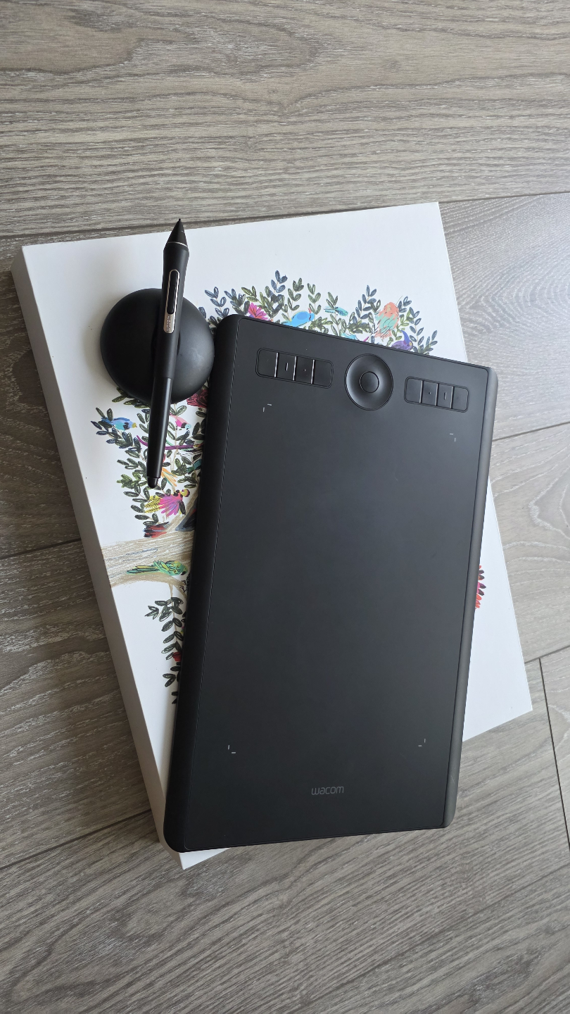 Wacom Intuos Pro Medium Graphics Tablet, 2017