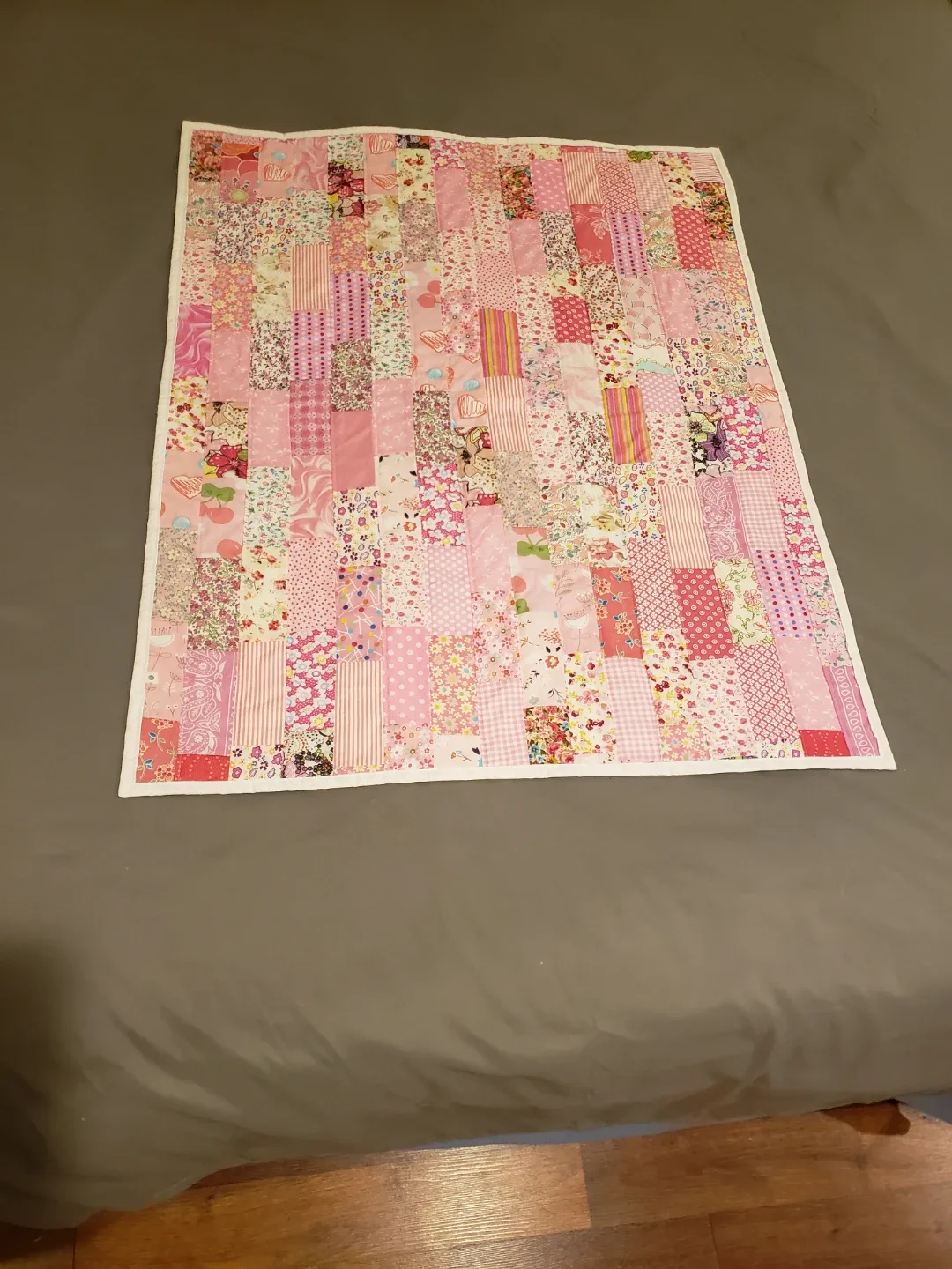 Handmade patchwork baby quilt image indicator(3)