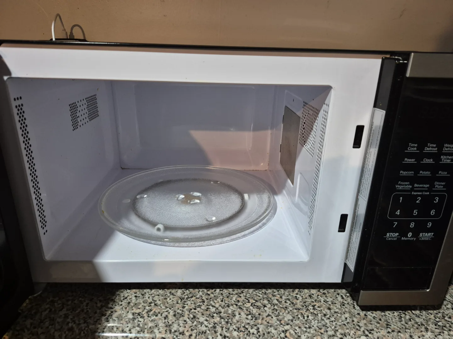 magic Chef Microwave - Stainless Steel image indicator(2)