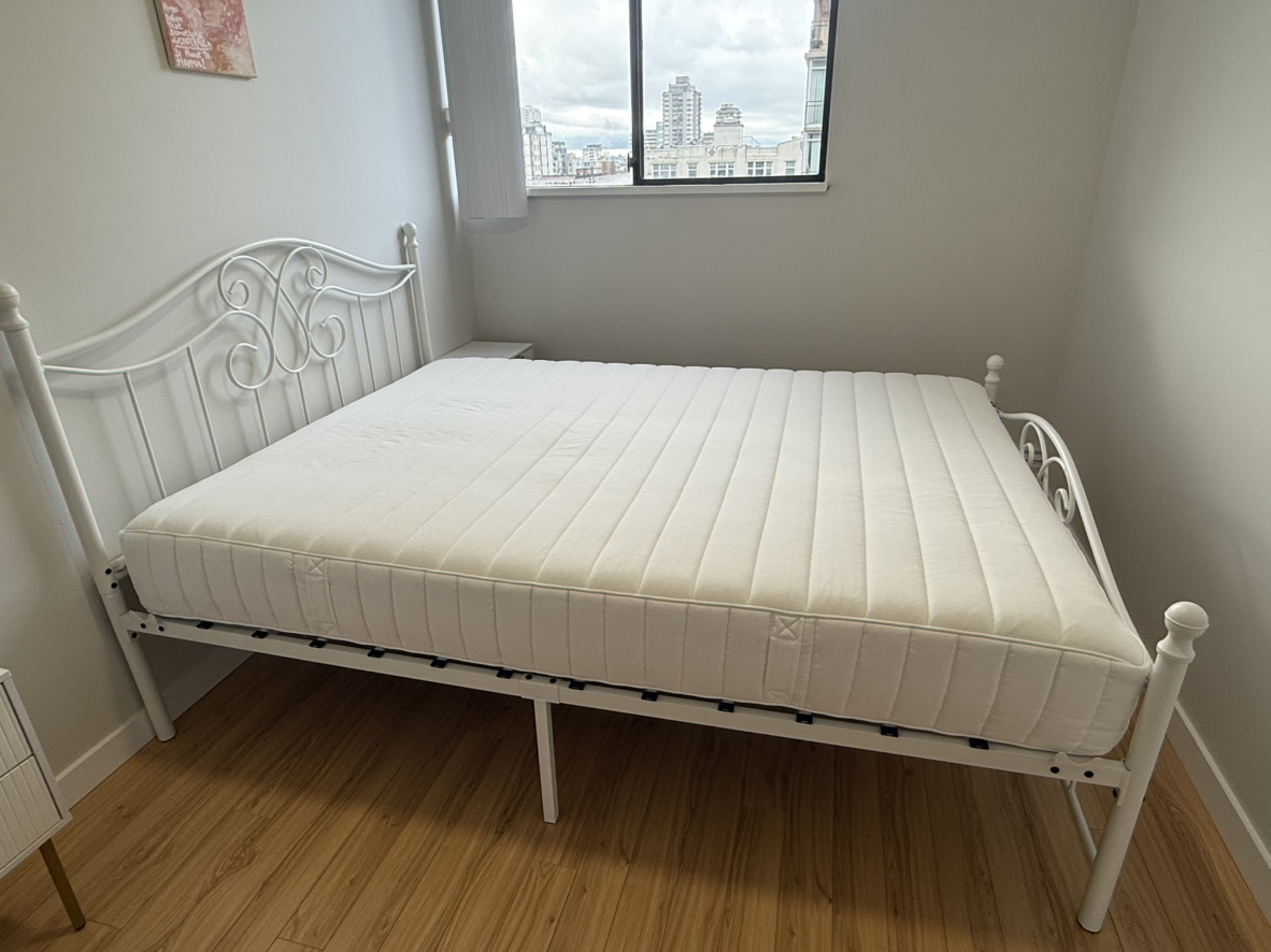 Queen size bed frame with the mattress - photo 2
