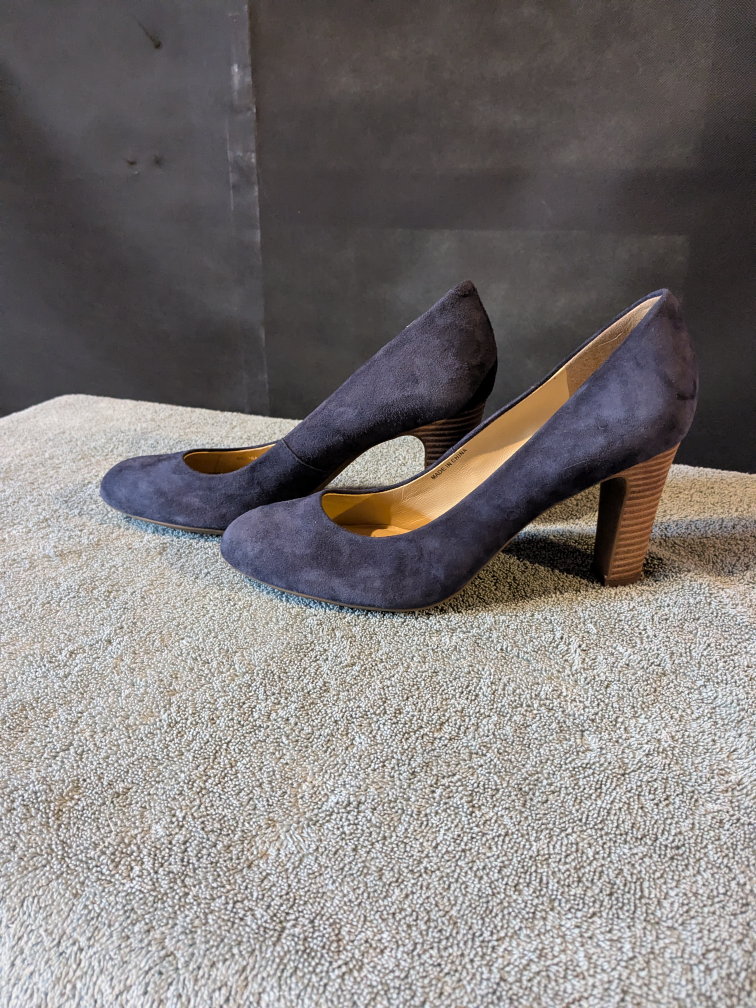 Navy Suede Heels geox respira, size 9