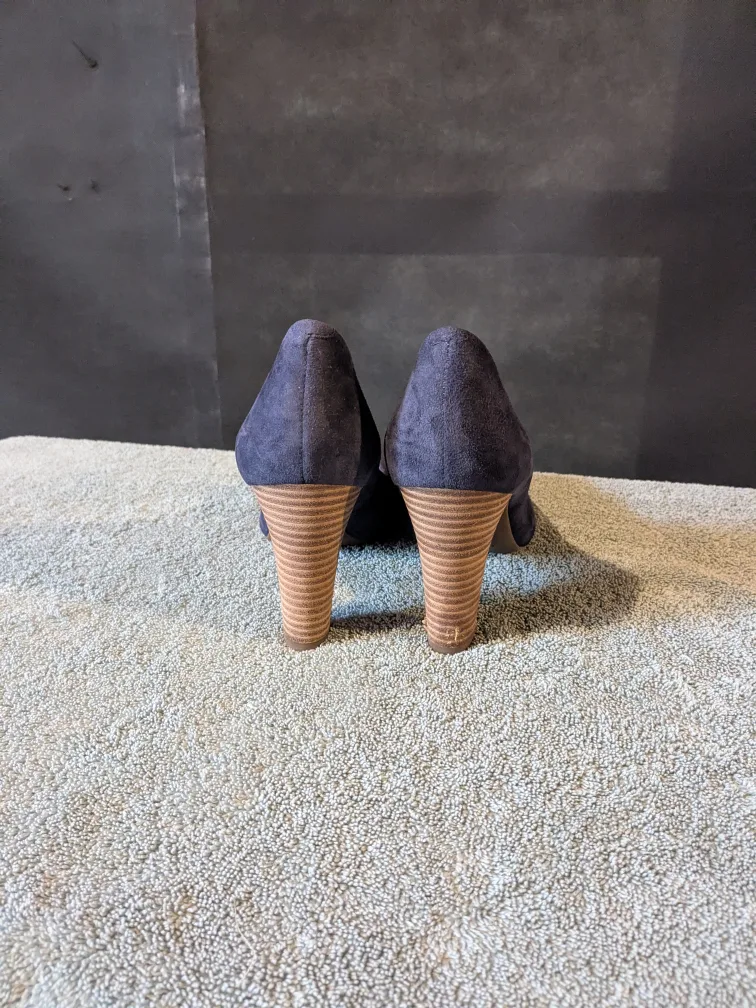 Navy Suede Heels geox respira, size 9 image indicator(3)