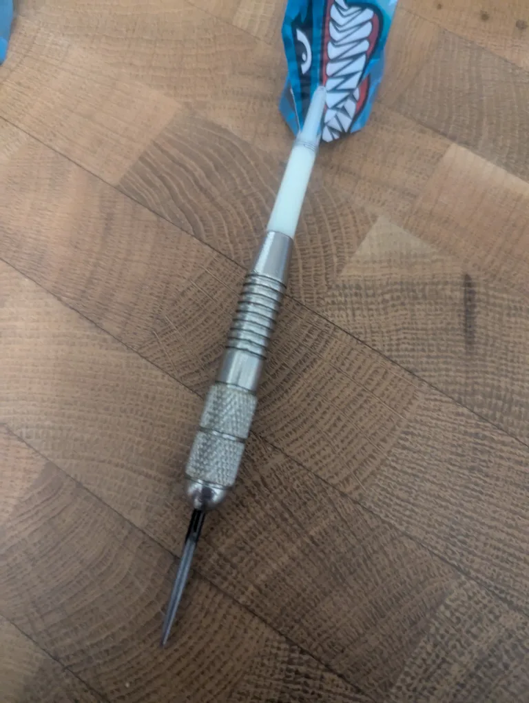 Dart Set with Case & Extra Components image indicator(3)