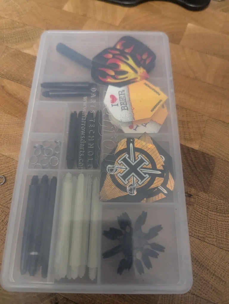 Dart Set with Case & Extra Components image indicator(4)