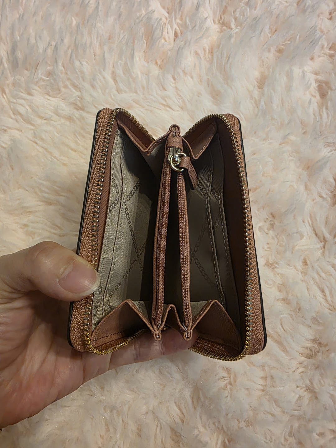 Michael Kors Pink Leather Zip-Around Wallet - photo 3