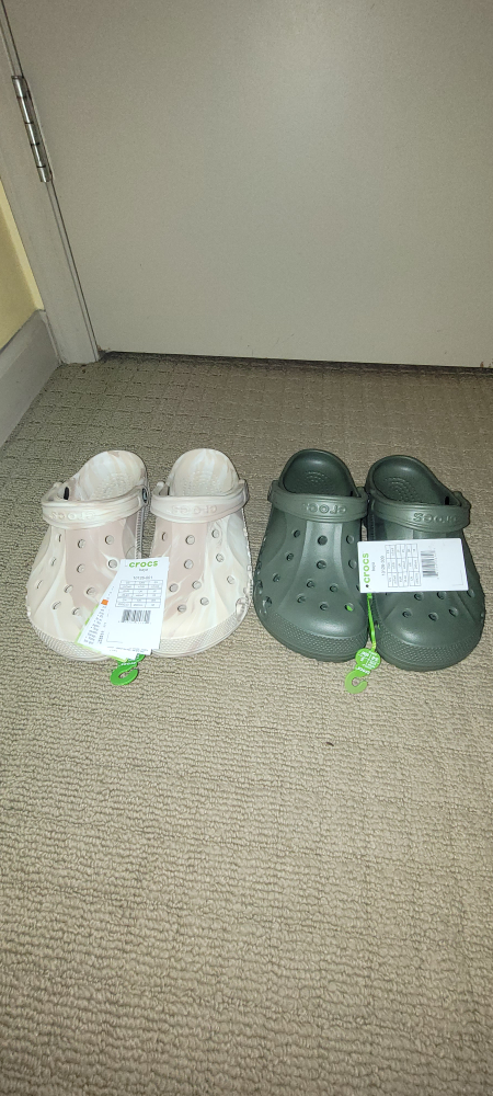 brand new crocs size men's 7 women's 9