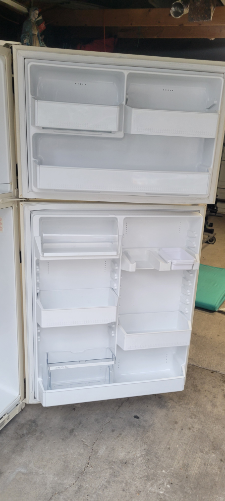 White Top Freezer Refrigerator - photo 3