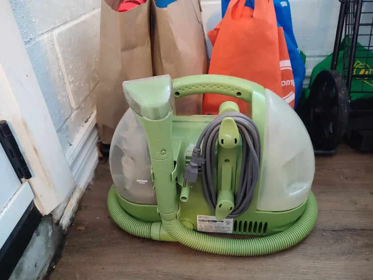 Bissell Little Green Portable Carpet Cleaner 💚 image indicator(4)