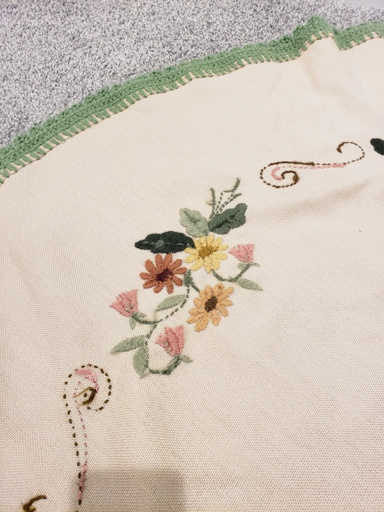 Vintage embroidered round tablecloth - photo 3