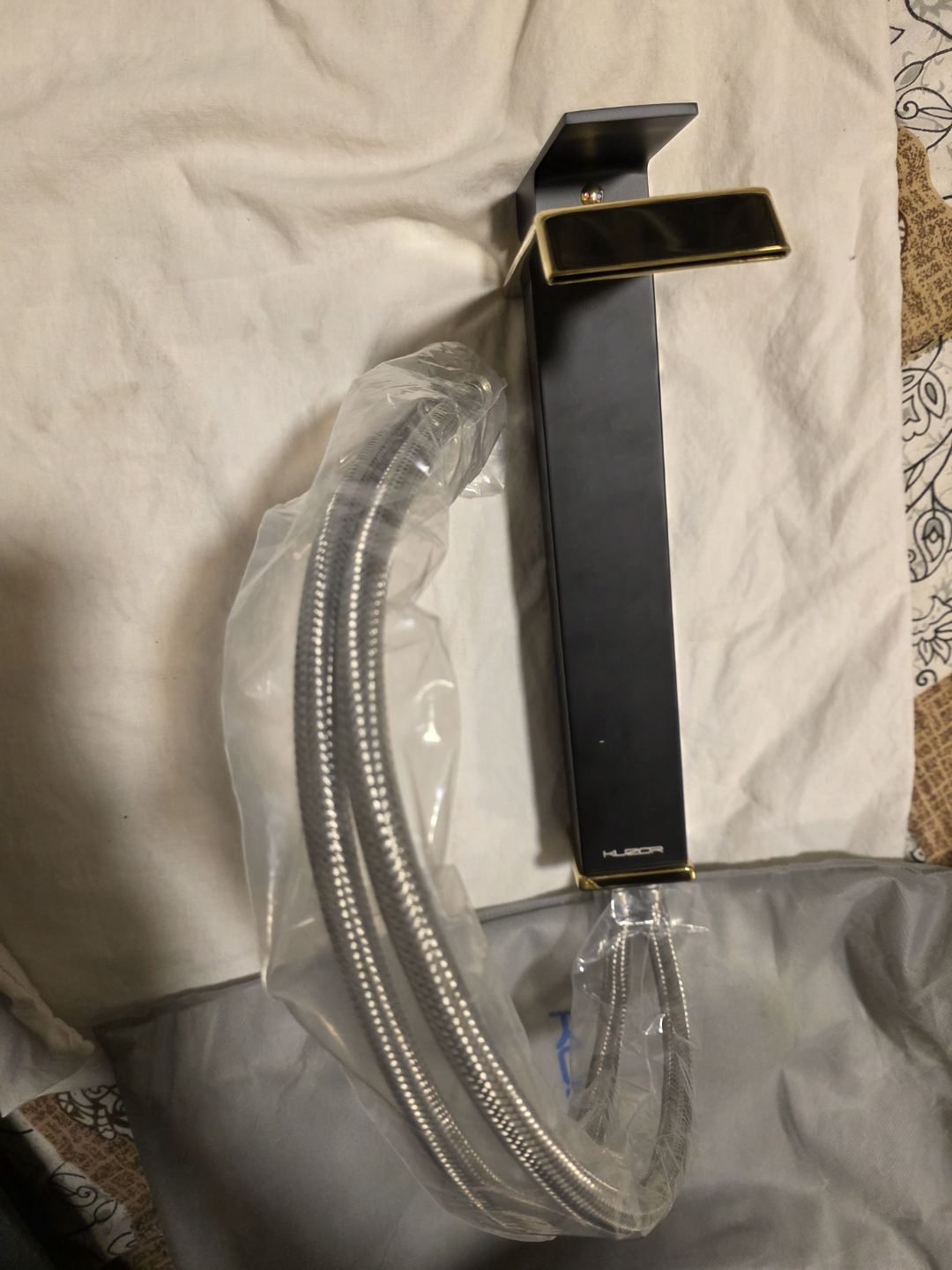 Kuzor Waterfall Bathroom Faucet - Matte Black and Shiny Gold - photo 4