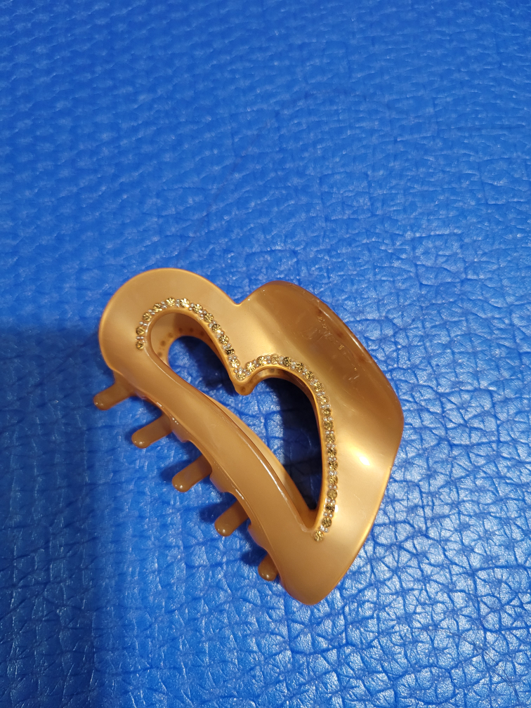 Heart-shaped hair claw clip