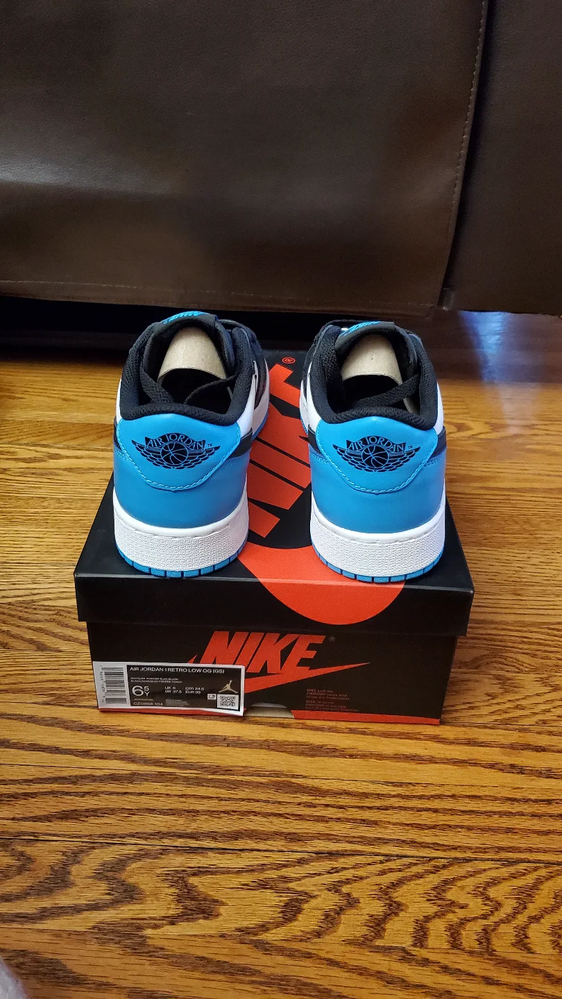 Jordan 1 Low Powder Blue image indicator(3)