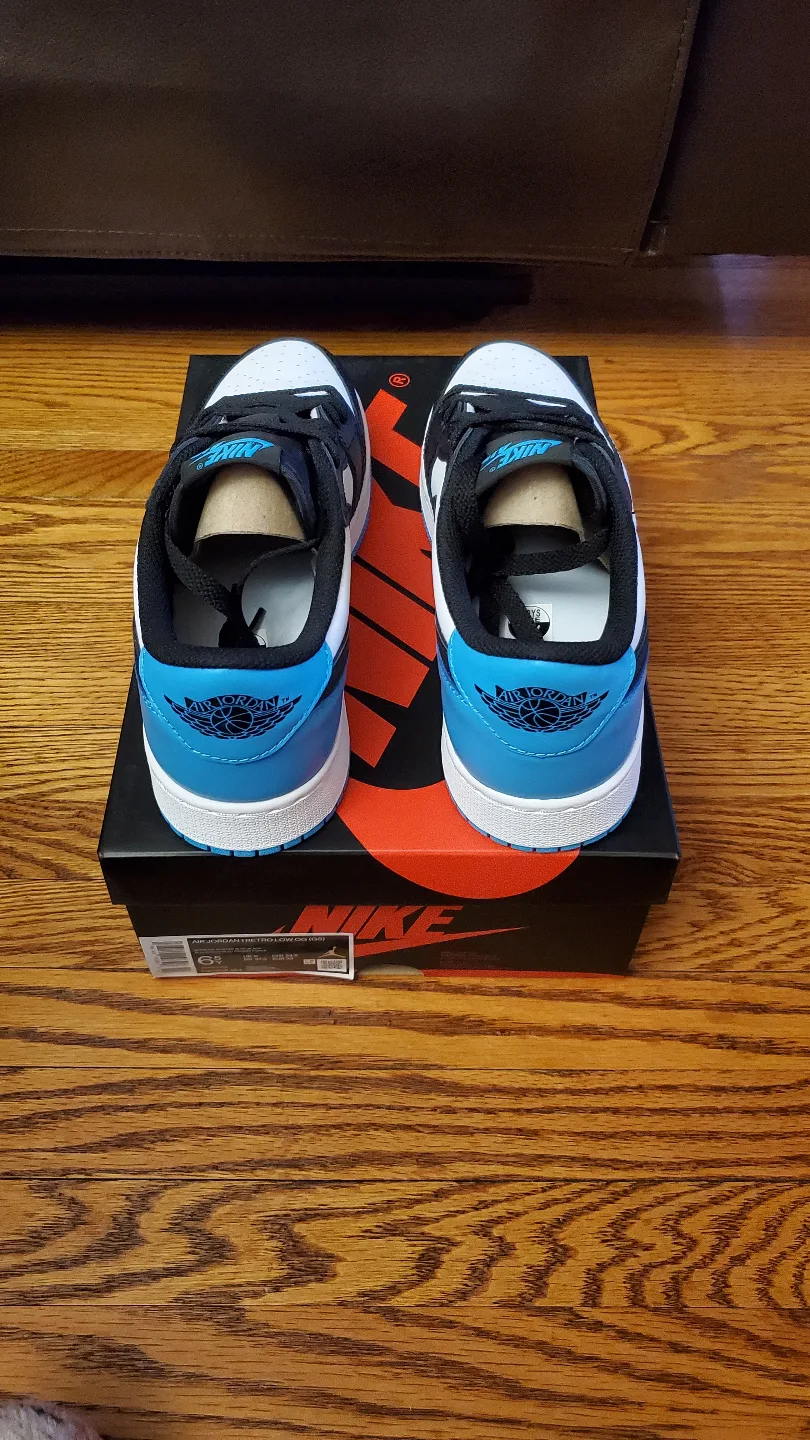 Jordan 1 Low Powder Blue image indicator(4)