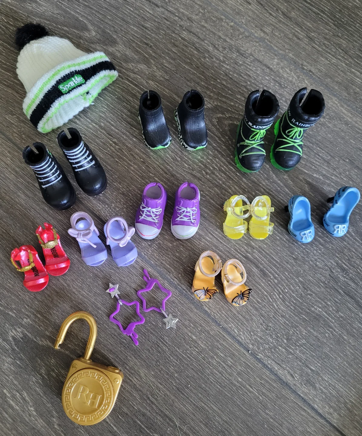 Rainbow High Dolls Fashion Set with Accessories image indicator(5)