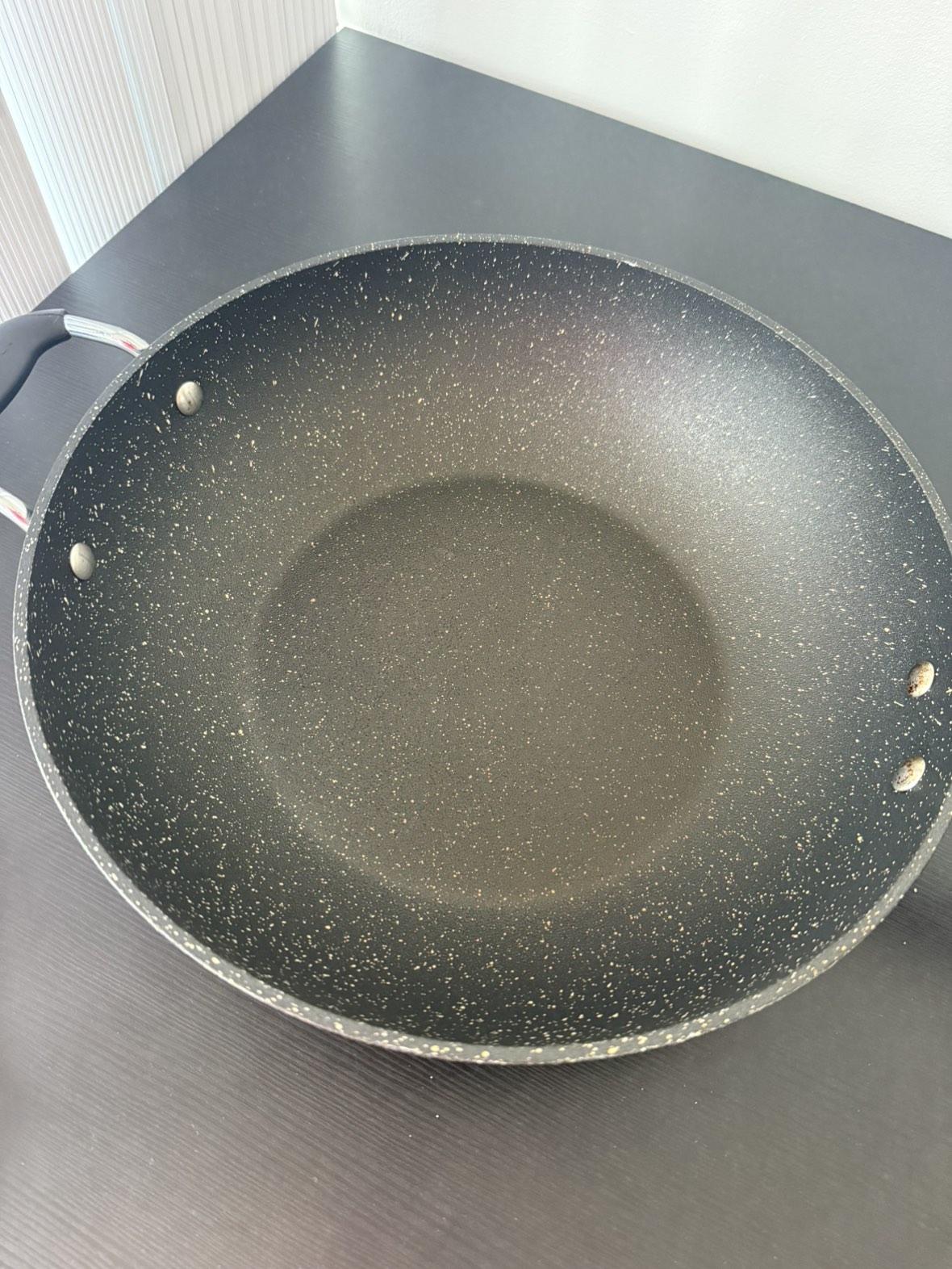 Non-stick deep frying pan