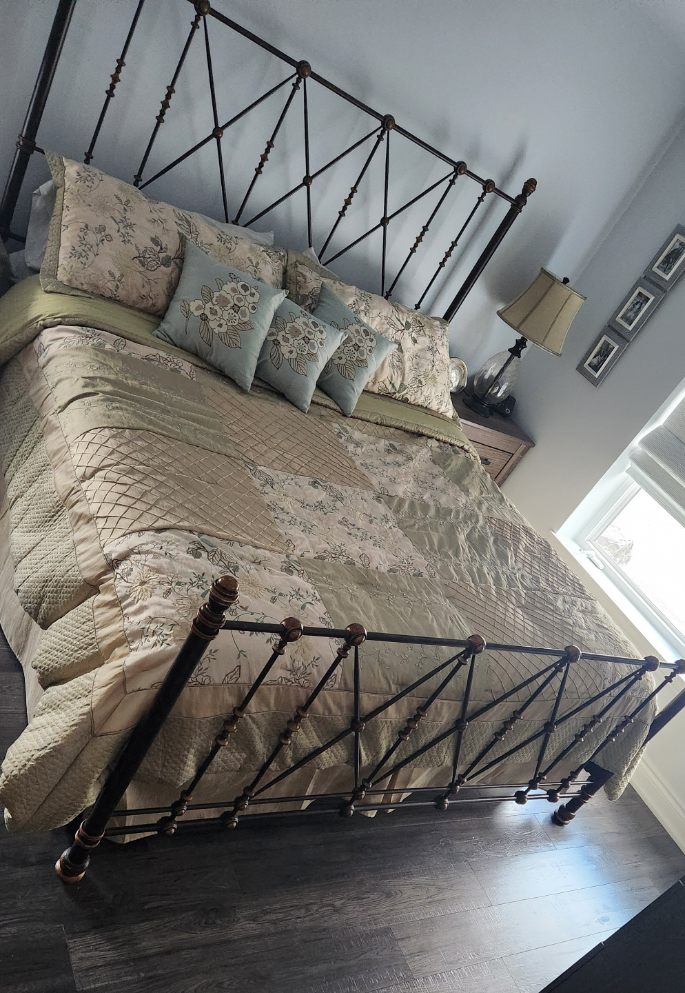 King Size Metal Bed Frame - photo 2