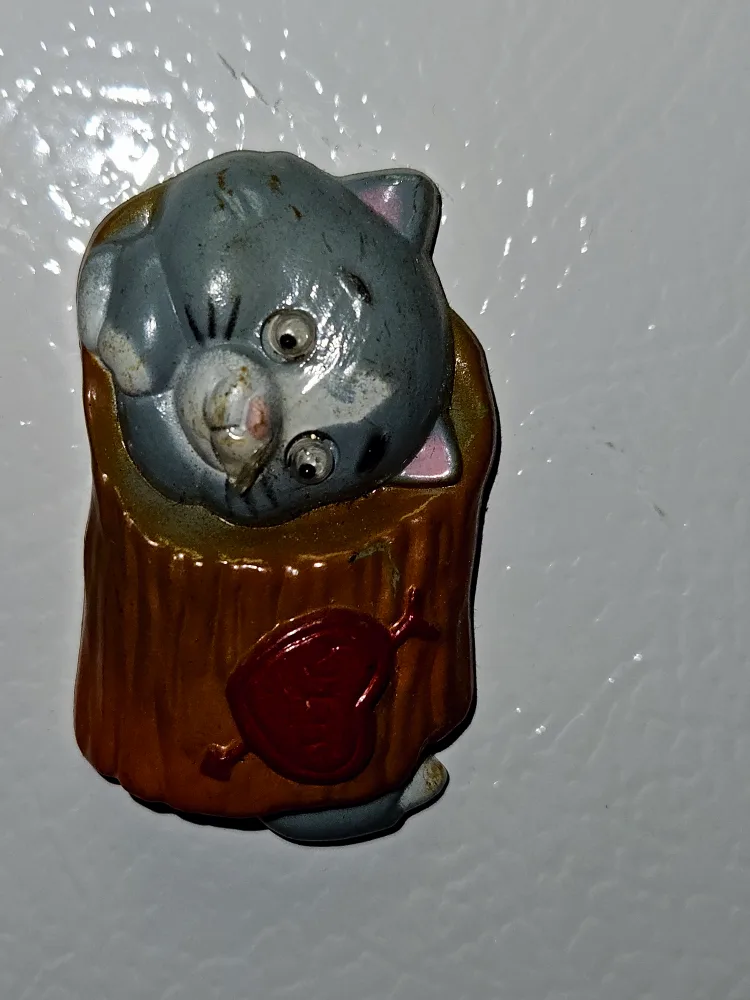 Set of four vintage kitty fridge magnets image indicator(3)