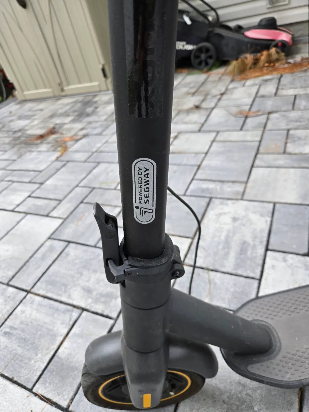 Segway Ninebot Max Electric Scooter image indicator(4)