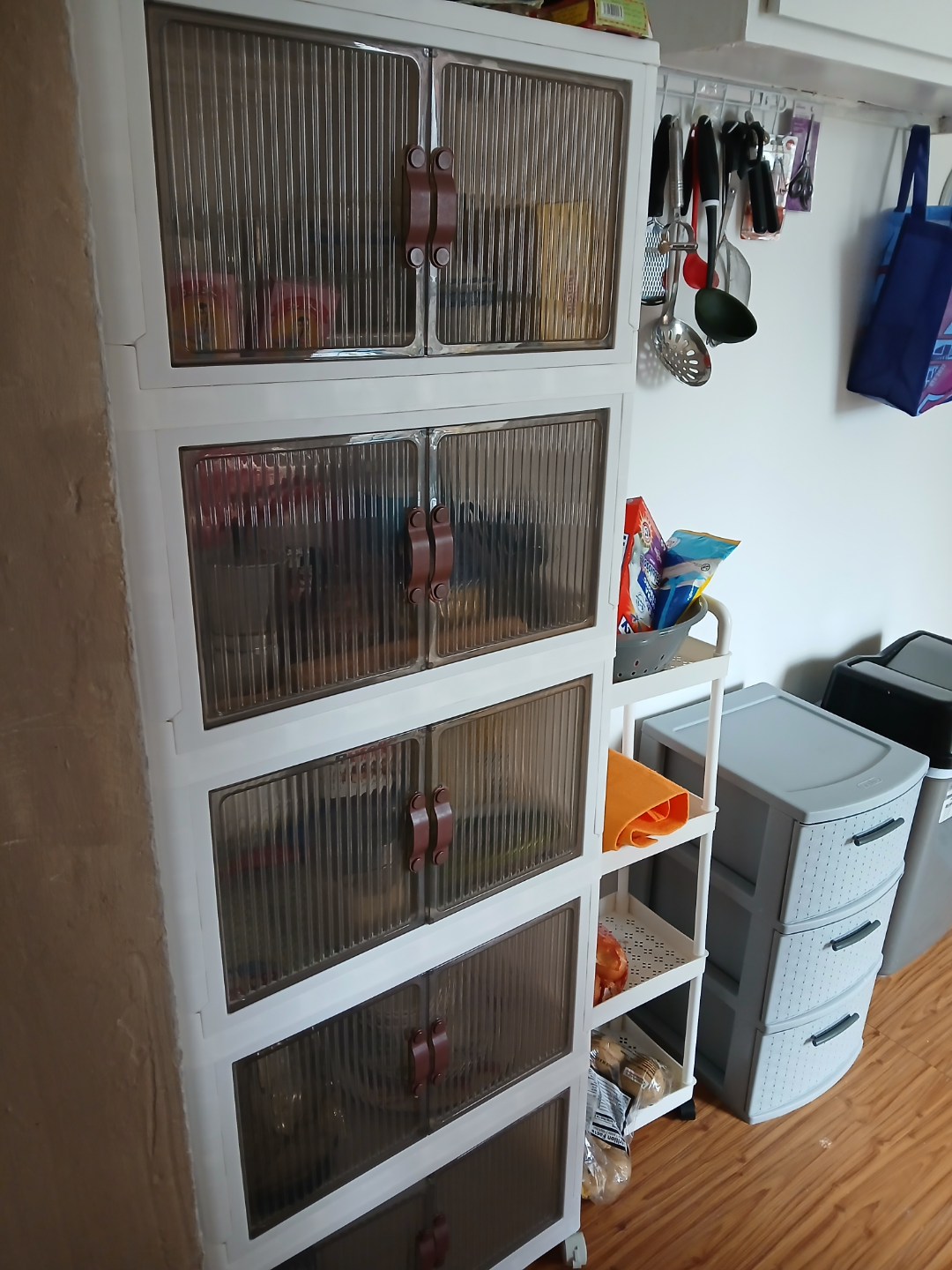 5-Tier Plastic Storage Cabinet with Doors - photo 3