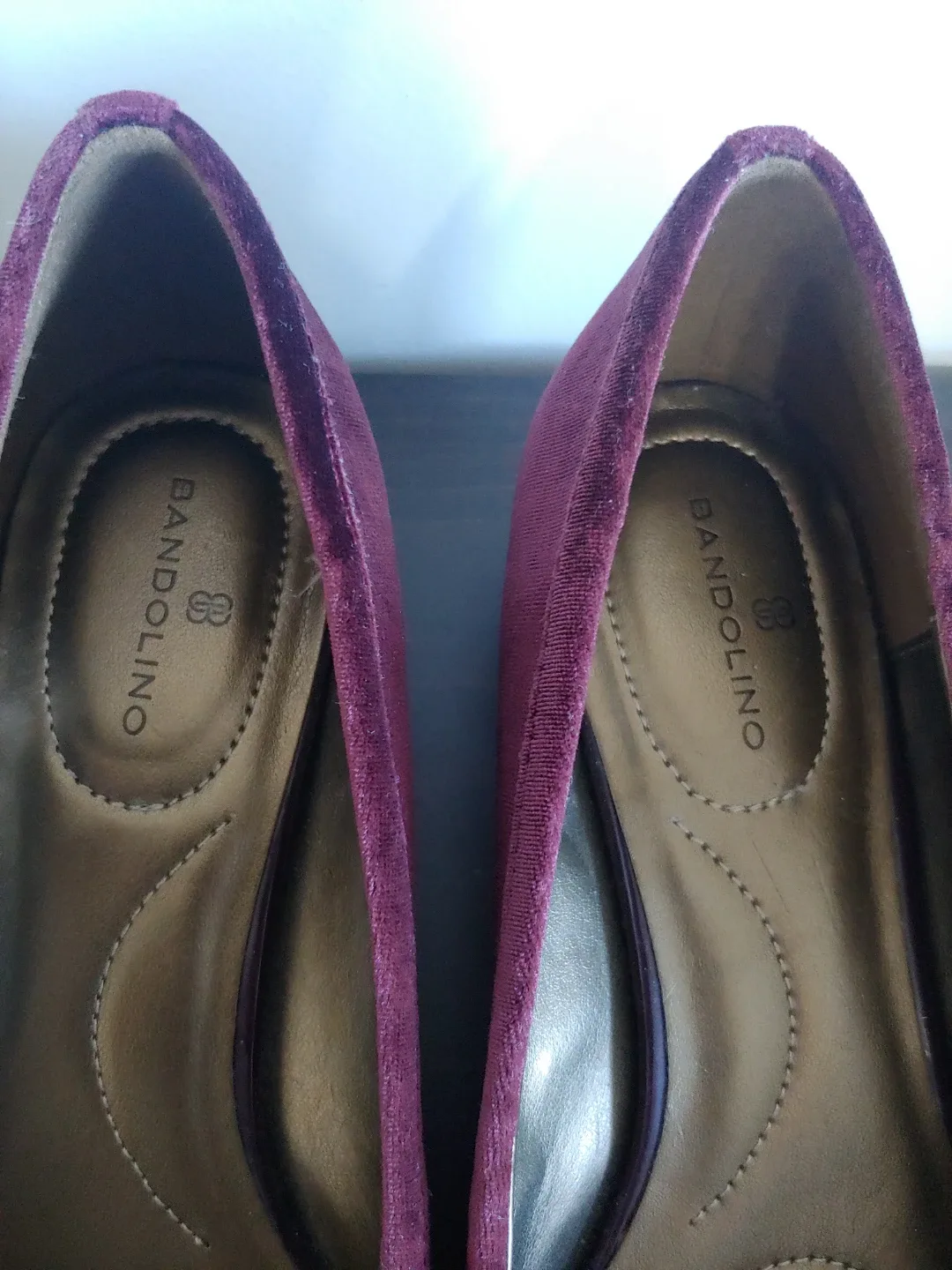 Bandolino Cranberry Velvet Block Heel Shoes-size 7 image indicator(2)