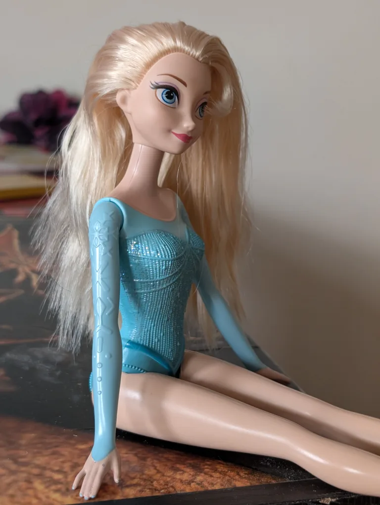 Mattel Disney Frozen Elsa Barbie Doll image indicator(2)