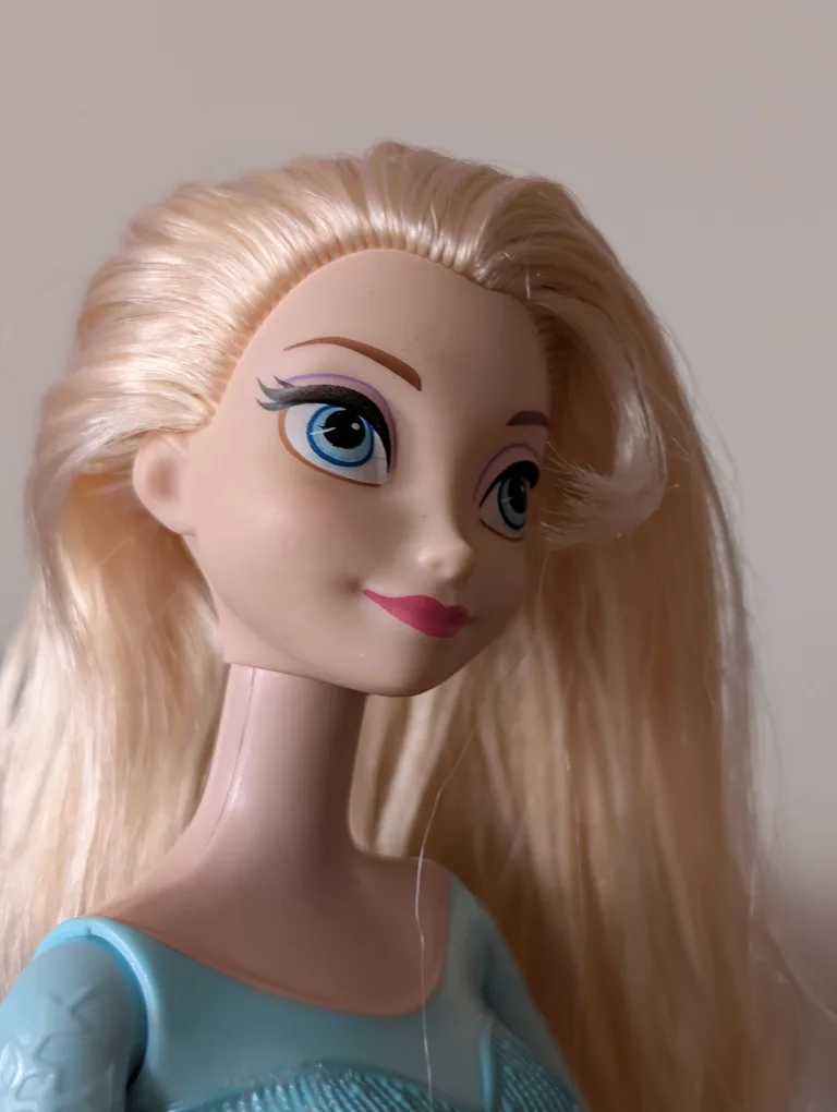 Mattel Disney Frozen Elsa Barbie Doll image indicator(3)