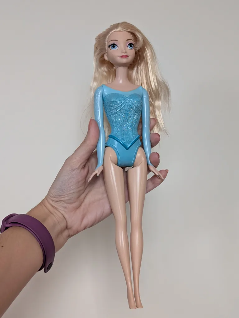 Mattel Disney Frozen Elsa Barbie Doll image indicator(5)