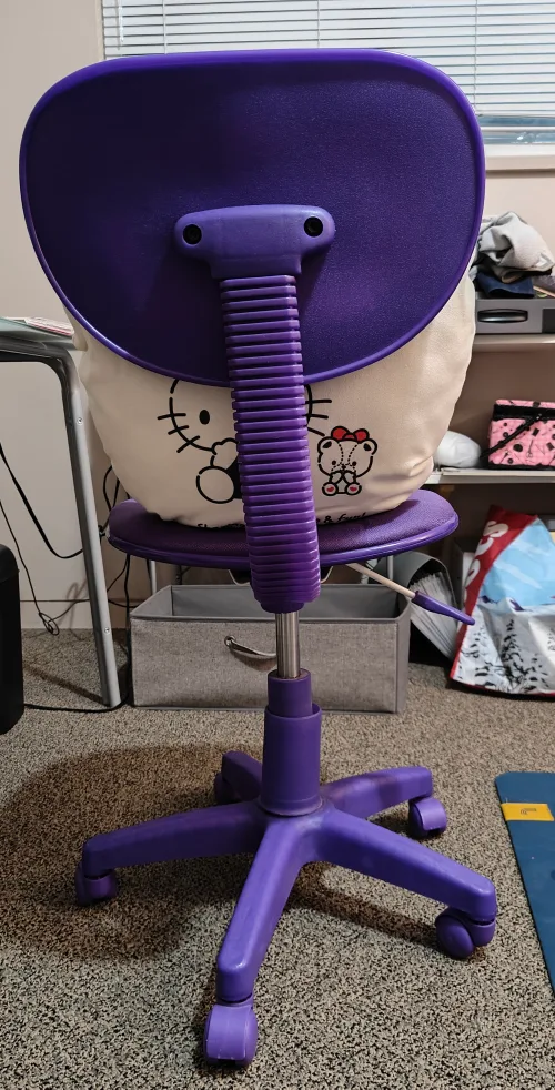 Purple Kids' Desk Chair with Hello Kitty Pillow 💖🧡 image indicator(4)