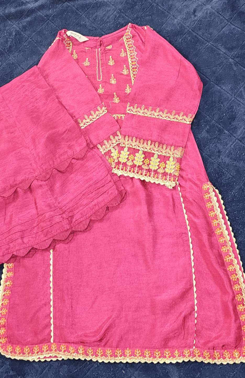 Gorgeous Embroidered Pink girls Shalwar Kameez - photo 2