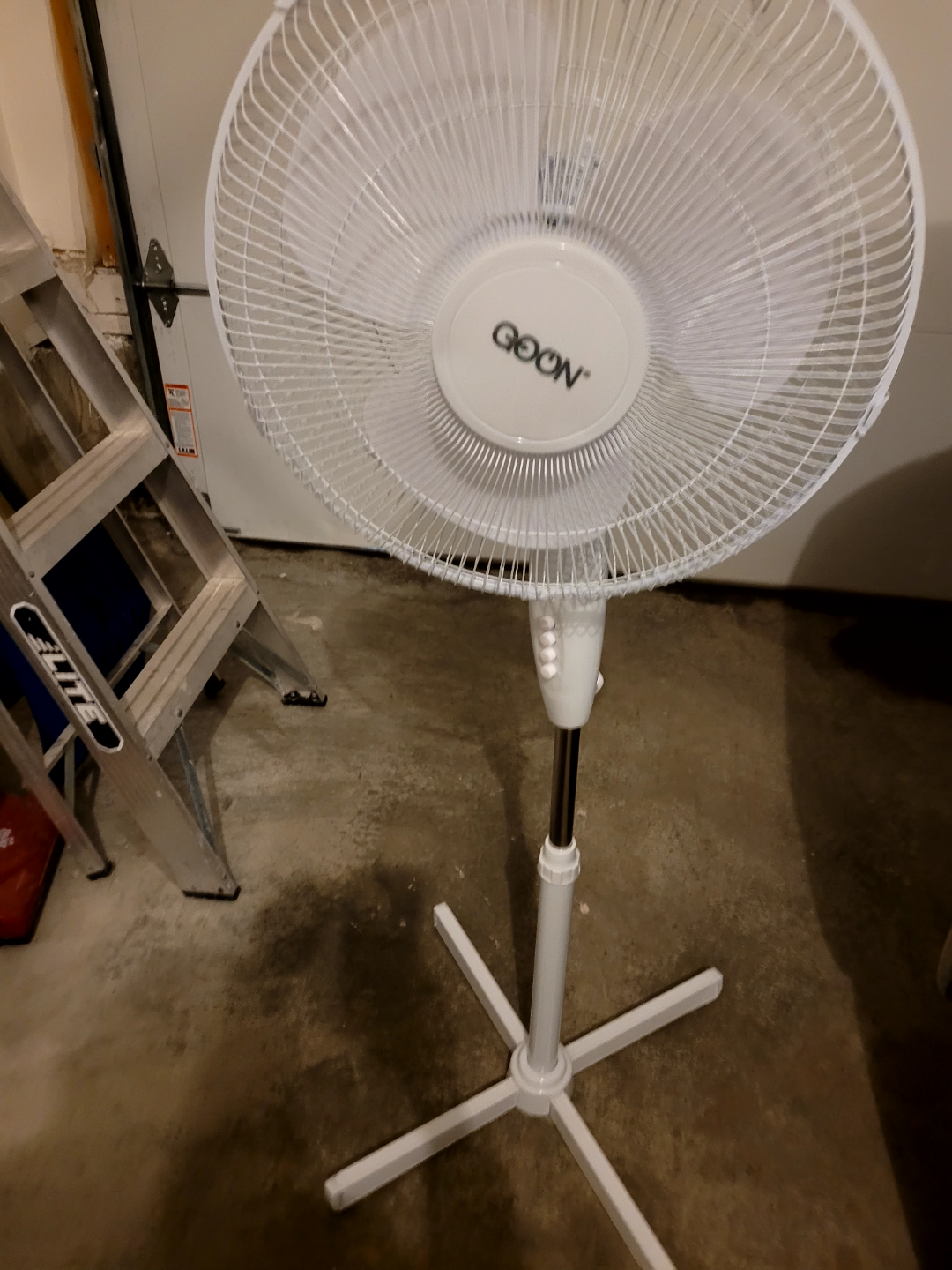 GOON Oscillating Stand Fan 💚