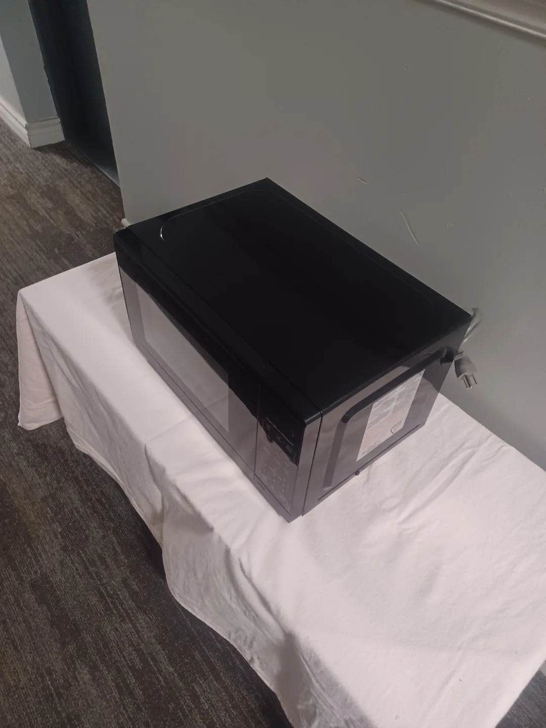 Hamilton Beach 0.7 Cu. Ft. Black Microwave image indicator(10)