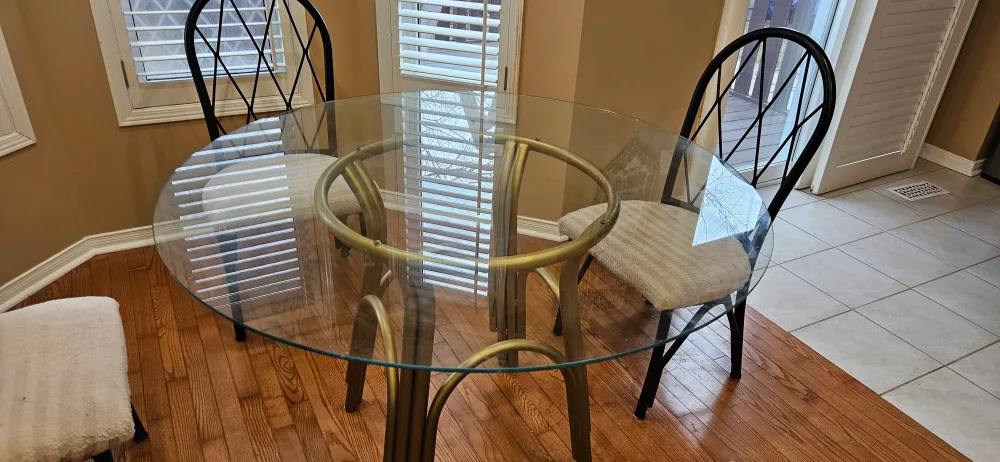 Glass-top dining table and four chairs image indicator(2)