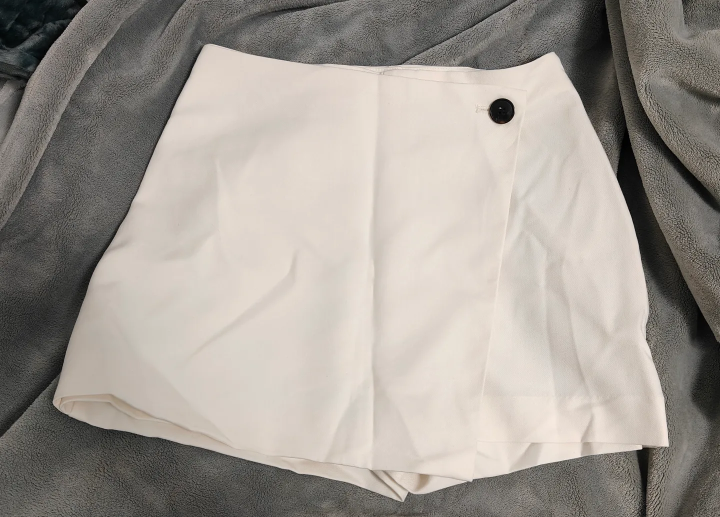 Women's White Wrap Shorts - Brand New thumbnail